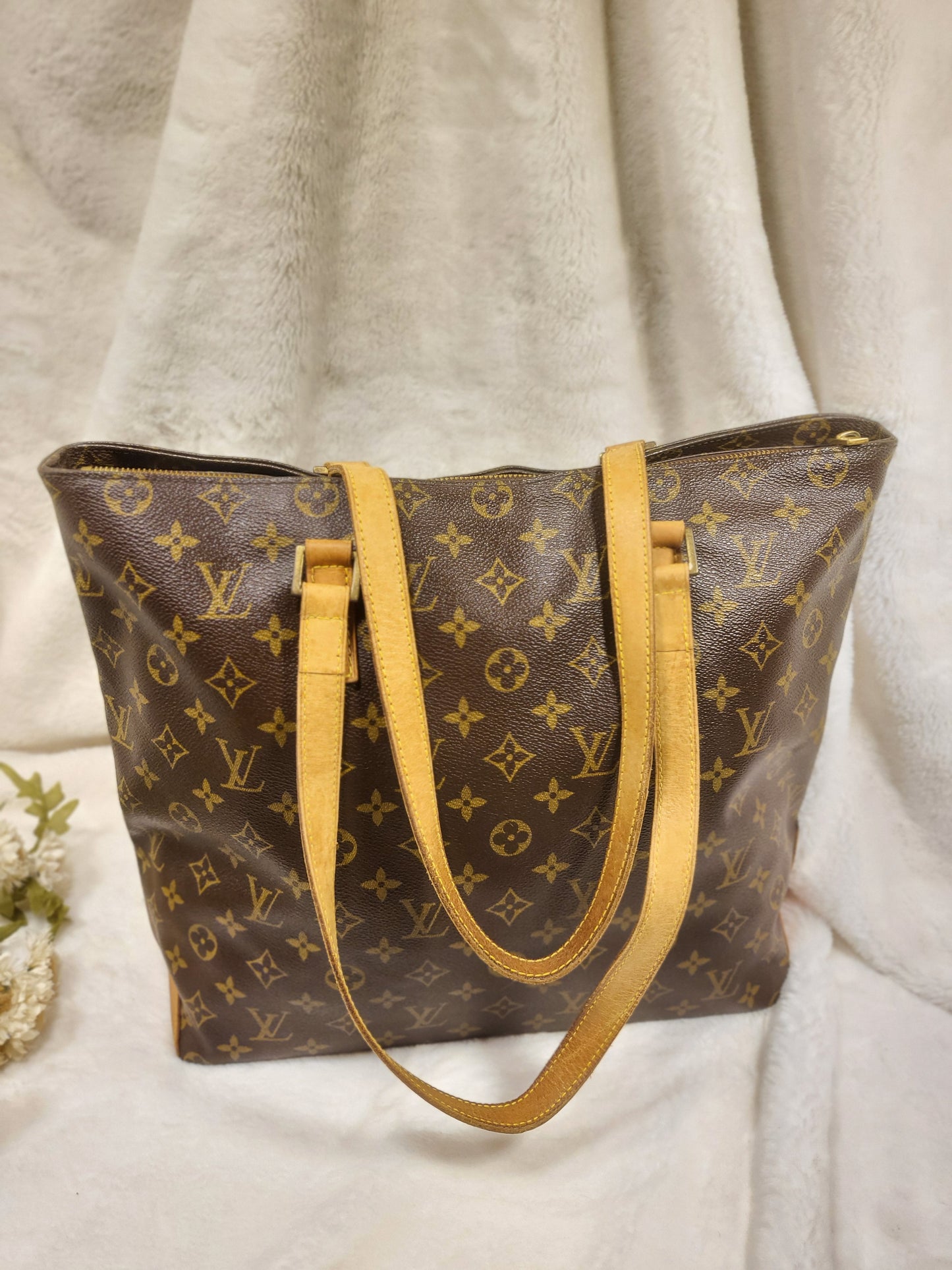 Authentic pre-owned Louis Vuitton Cabas Mezzo tote shoulder bag