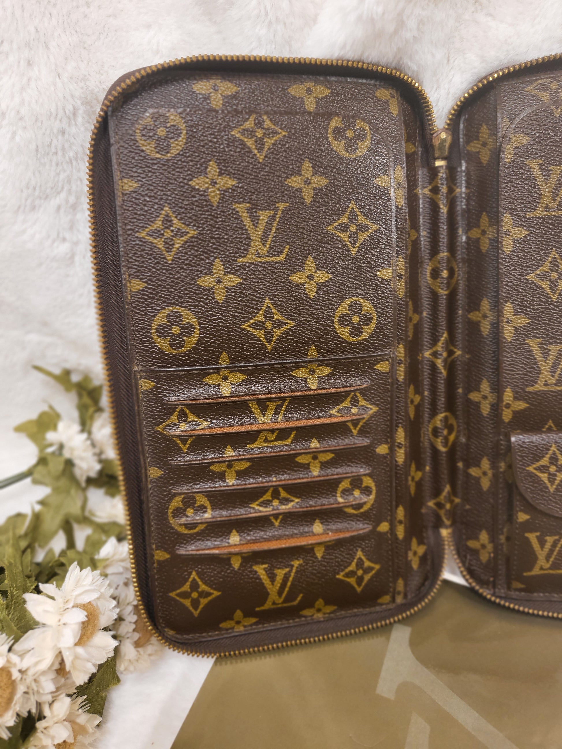 PRELOVED Louis Vuitton Monogram ORGANIZER DE VOYAGE Wallet MI0977