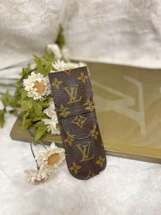 Authentic pre-owned Louis Vuitton pen/glasses case